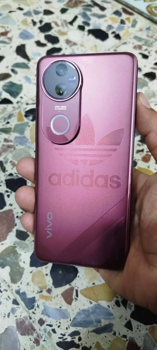 السلام عليكم فيفو V50 5G للبيع ذاكره 256 رام 24 ملحقات كامله الجهاز مستعمل ايام أخو الجديد نضافه 100 مكاني كربلاء سعر 450 الاتصال ***********
