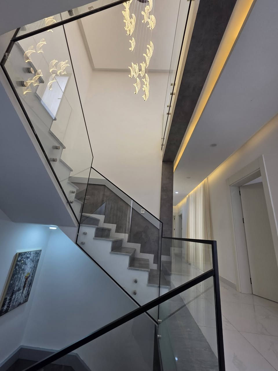 متوفر بيت طابقين للايجار مؤثث بشكل كامل في مجمع السلام السكني في ساحه سعد  سكن شركات او عائلي للتواصل الاتصال بالرقم ***********
