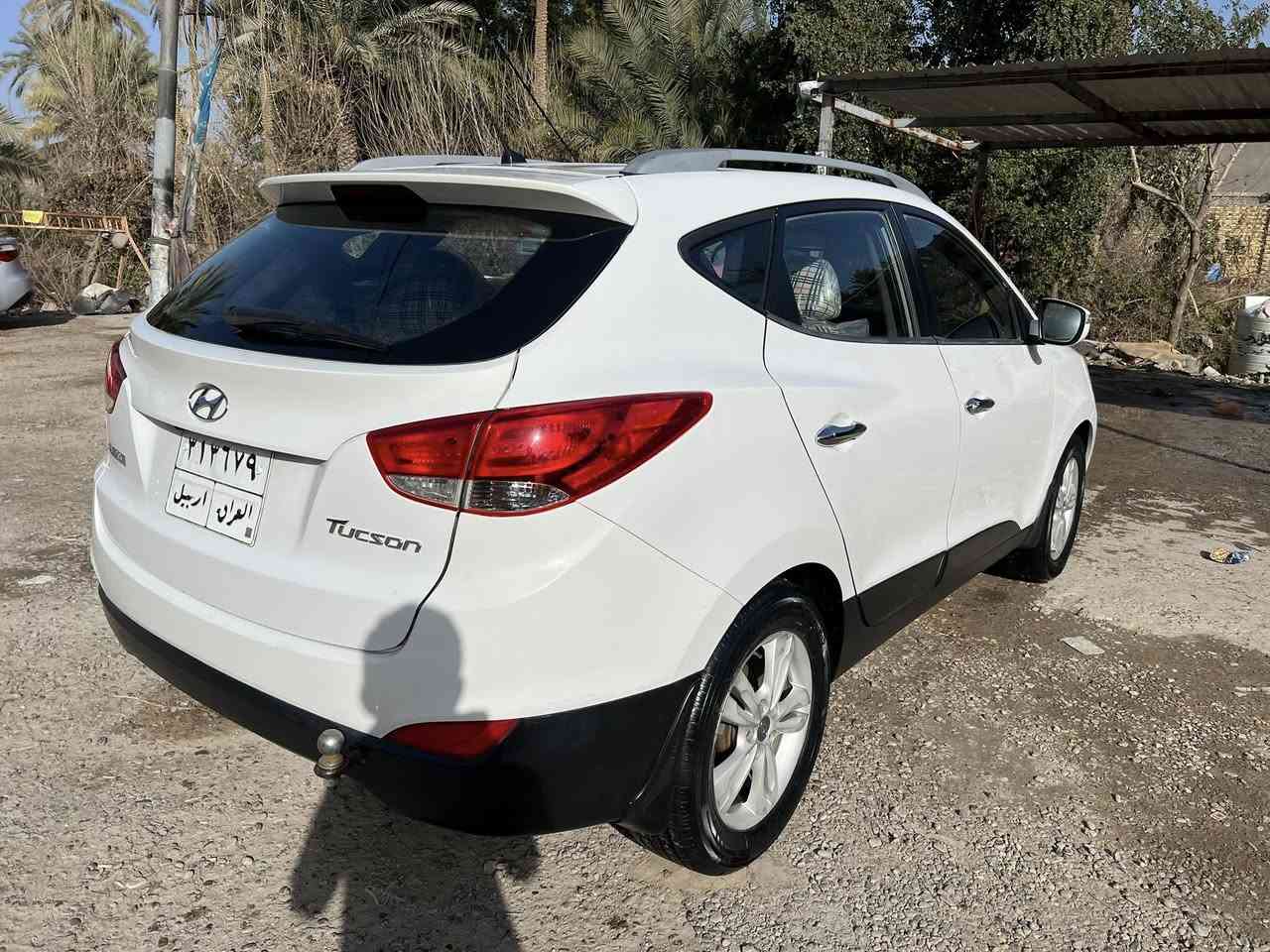 توكسان موديل 2013 خليجي بيها باب السائق والباب الخلفي  صبغ فقط بدون داخل السيارة جاهزة من كلشي كير محرك حدادية تبريد 
مكانها النجف /الكوفة
*********** اتصل وبخدمتك
السيارة معروضة 135وبيها مجال
