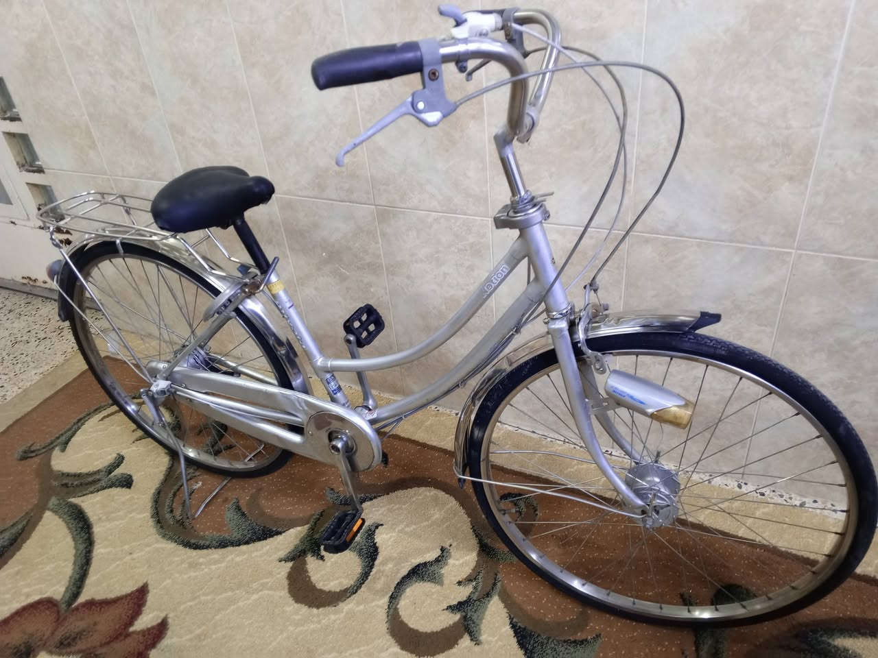 للبيع بسكل عبد الحليم مال حاويه (شحن غير مستخدم )
الحجم 26 حساس كير داخلي قفل مركزي السعر 75 وبي مجال .
رقم موبايل ***********
