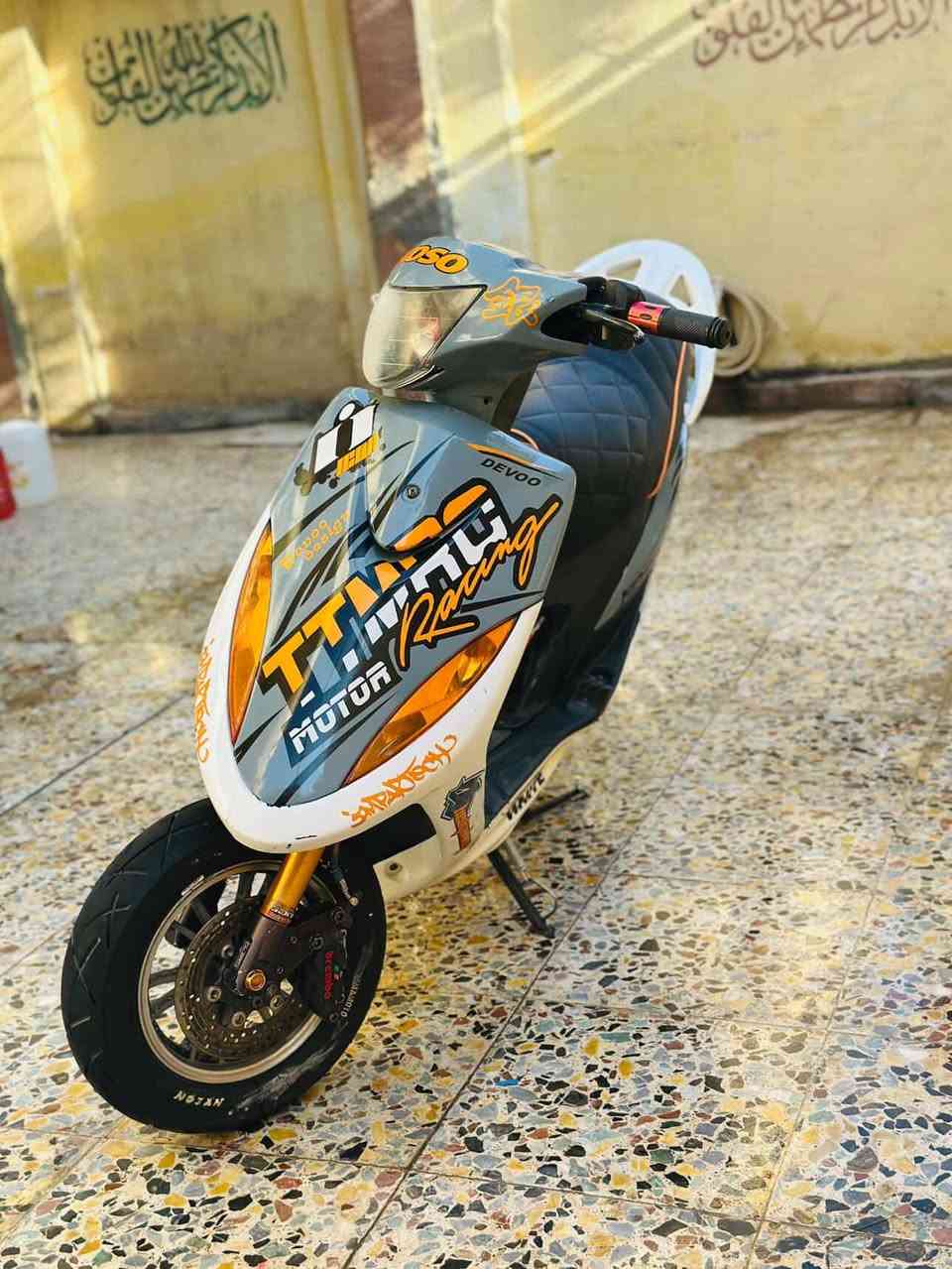 اسلام عليكم ماكس عدله مزوده. تزويد بلادي وشغل مضبوط 
بوشه 61 هاون 
روله 1200 جيسو
بوشه وبستم جيسو 
كور صليب ولفين كبار.كابريتر حجم 30 
تزويد خارجي كله اصلي!!! دراجه مكينته. هاون. ونكره بكل وقت 
سعرها. مليون وبيه مجال للشراي 
ينتصل ***********
