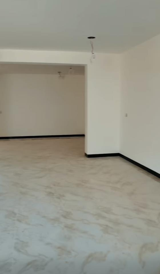 دار للبيع في مجمع الكفل السكني
الدار غير مسكون وجاهز  المساحة 200 متر طابق واحد . يحتوي على مطبخ كبير وصالة كبيرة  مع حمام للضيوف مفتوحة على الهول غرفتين نوم مناور عدد 2  وحمام  كبير و طارمة وحديقه مع ملحقات الدار مغسله عدد ٢ وتانكي ماء وماطور ، السعر ٣٠ مليون مع مجال بسيط وبقية المبلغ يسدد للمصرف للتواصل ‭٠٧٧٢ ١٠٣ ٣٨٨٢‬
