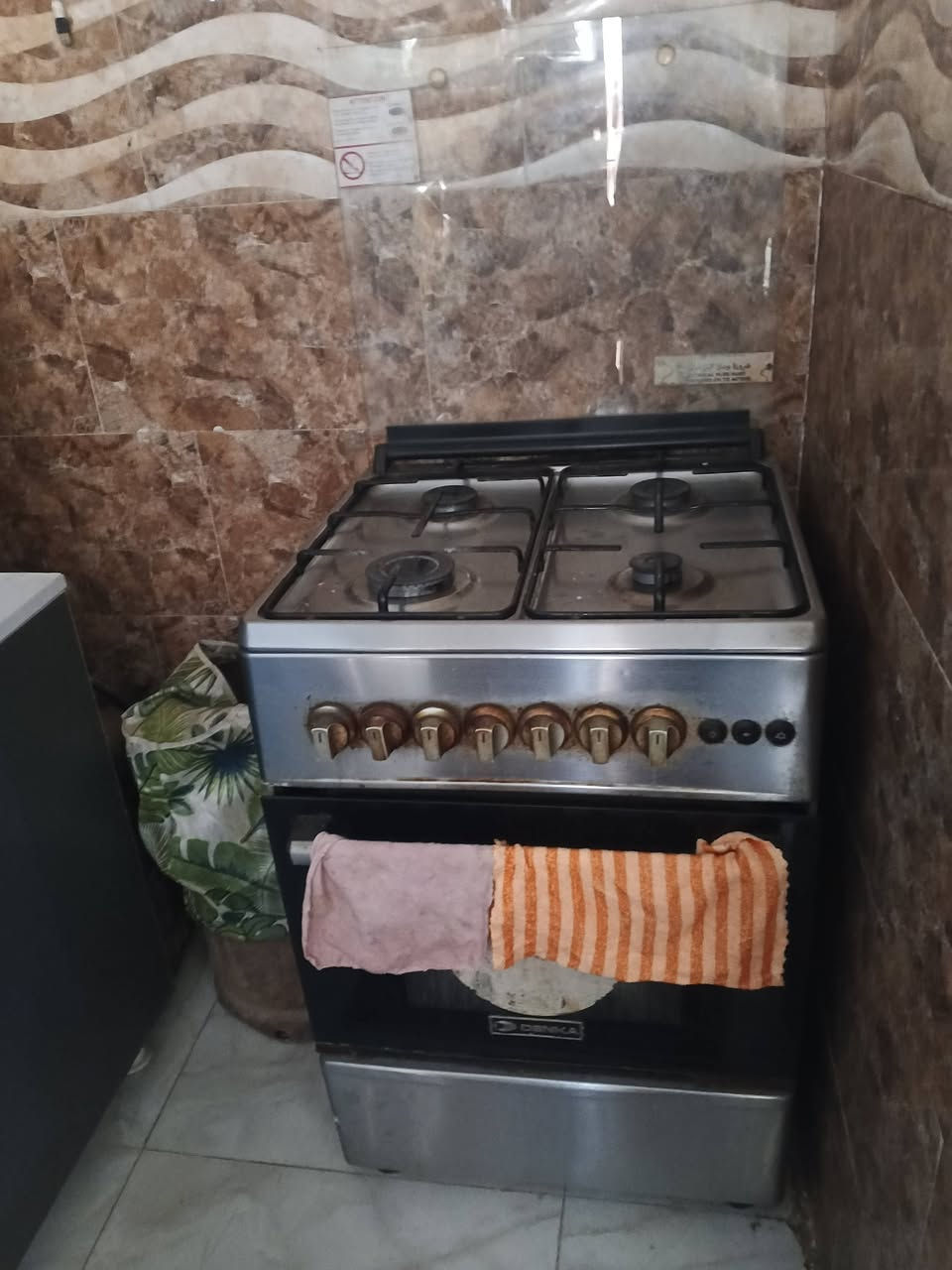 ثلاجه للبيع مع طباخ السعر خاص لطفا.


**إذا كنت صاحب هذا الإعلان وتريد حذفه لأي سبب، رجاءا أرسل رسالة إلى الدعم الفني**