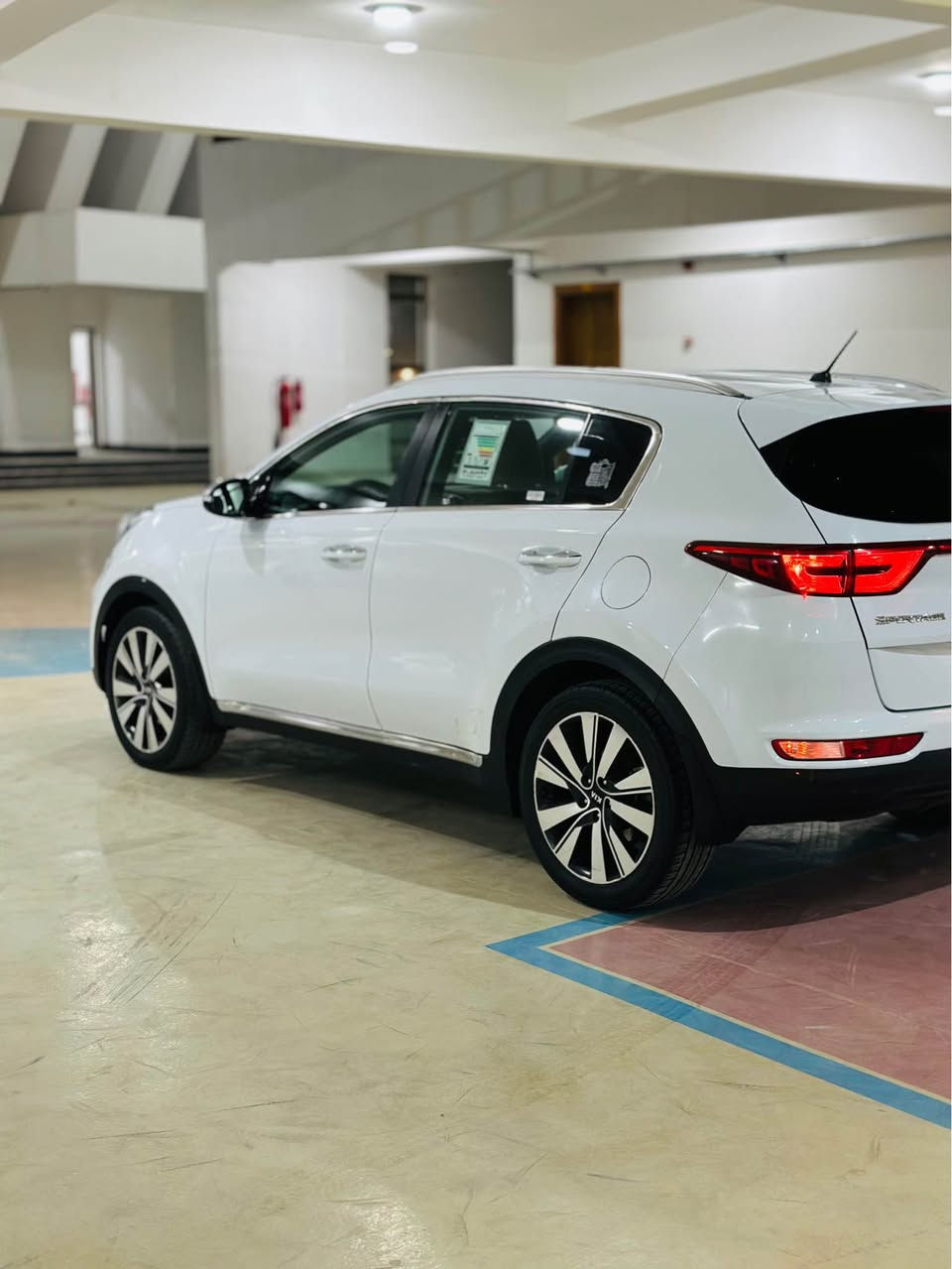 سلام عليكم 
كيا سبورتج خليجي مديل 18(ماشيه 84)
رقم اربيل دولي سنويه هزه جديده
تحويل او وكاله بشرط،
 كفاله عامه ضربه صبغ تبديل بارد 
حساسات اماميه خلفيه 
شاشه تاب كامره خلفيه 
مري شفط،
داخل حمصي 
مكينة دوش 2000
مكان سياره بصره 
طويسه قرب محطه وقود ⛽ 
لارسا
ه/*********** البصرة, العراق
