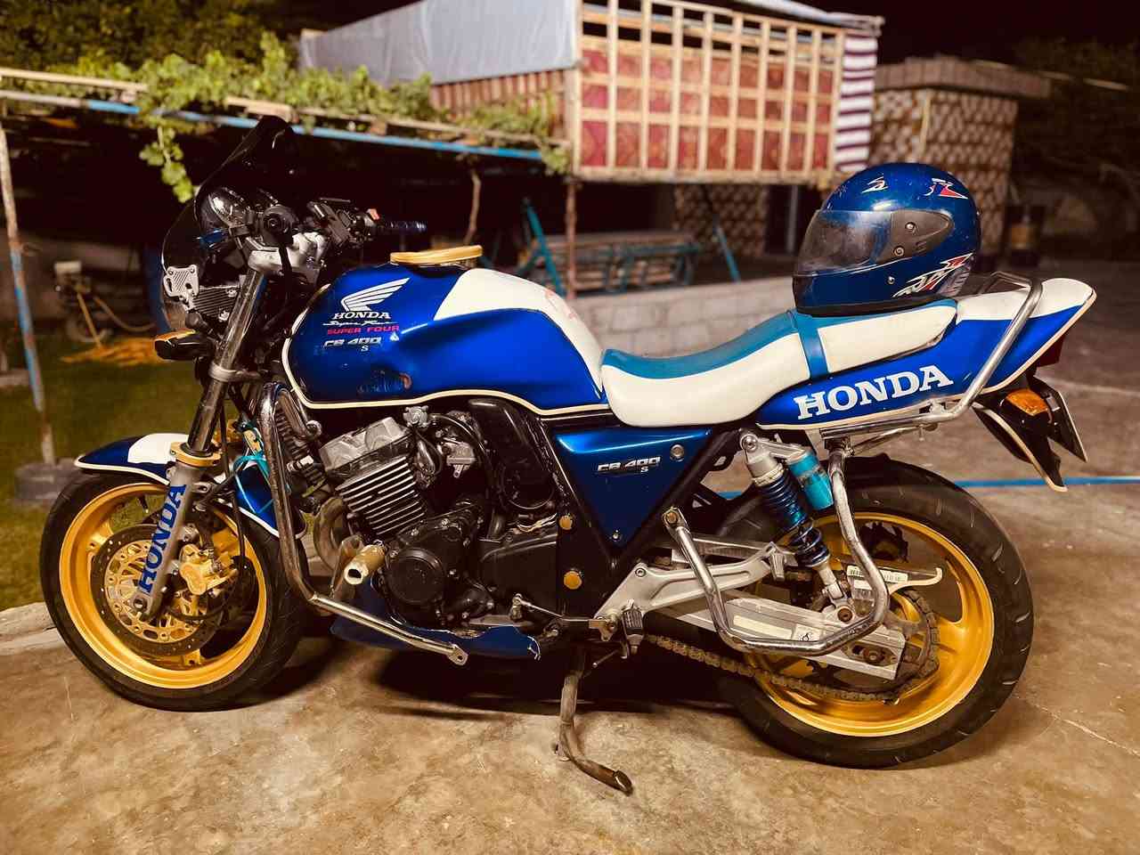 سلام عليكم بعد اذن الادمن دراجه هوندا cB400 نضافه كدام عينك كلشي شغال بيها سنويه او لوحات انكليزي بسمي تحويل ثاني يوم بيع ع مرتاح لا متوازي ولا شي سعر 24 ورقه او بيها مجال حك الجيه او المو شراي لا يتصل رحمه الوالديه مكاني الانبار الكرمه هاذا الرقم للتصال او واتساب ***********
