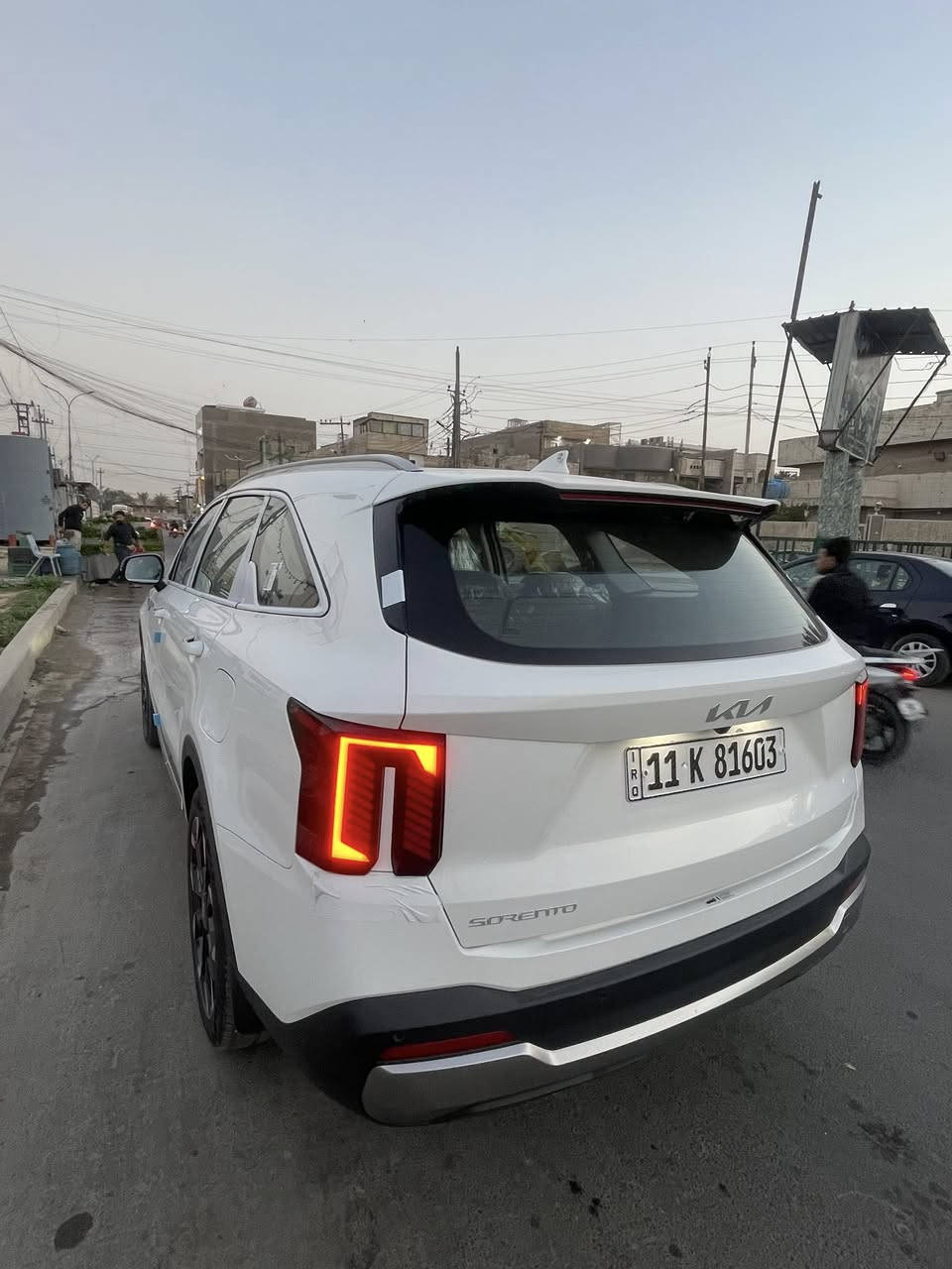 كيا سورنتو 2025 
موصفات   ماشيه ٤ ونص زيرو السيارة 
     كفاله عامه من كلشي 
بنرامه 
دبل كامرة  السيار زيرو اكرر وفول 
داتشو 
ويل ٢٠ 
بردات خلفيه 
٧ راكب 
كير ماوس
سعرهه ٣٣٥ بيه مجال بصيط
بغداد الرصافه 
***********

