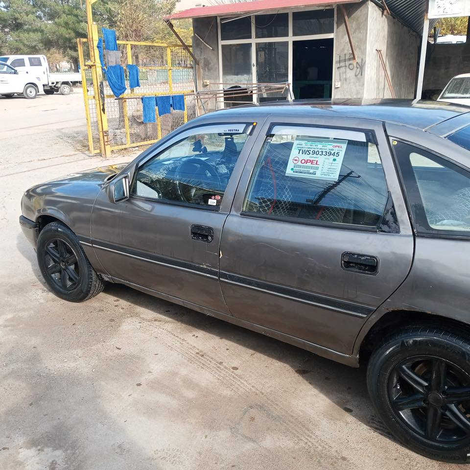 السلام عليكم للبيع أوبل فكترا حجم 20 جنطه 
محرك كير شرط رقم ديالى شرط التحويل السعر 
20 وبيها مجال العنوان الموصل قضاء البعاج (موديل 89

***********

***********
