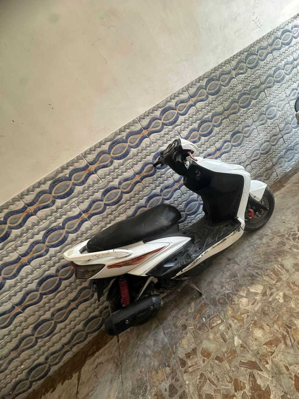 سلام عليكم سكنس فحل كوري كابريتر
الدراجه بيها نقوصات بسيطه  الكهربائيات كله شغاله معاده السلف ماعرف شبي الدراجه خرسه مفتوحه مره وحده دبلاته نص عمر شلعه ومعدل خير من الله العنوان بغداد البنوك الرقم *********** اتصال او واتساب
السعر 475 وبيها مجال حك الجيه
