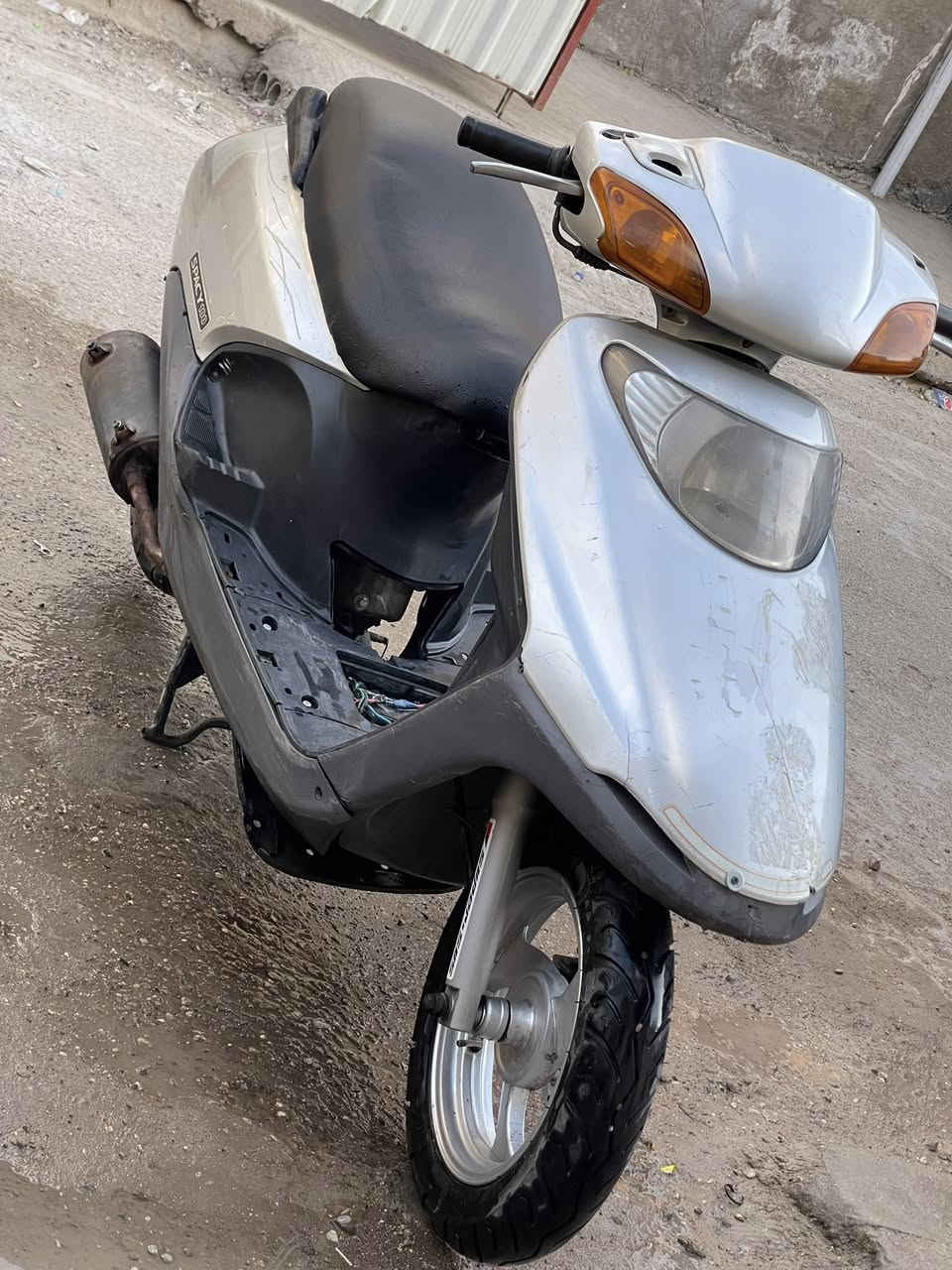 دراجة سبيسي دراجة نضيفة وحلوة مكينة خير من الله ناعمة ومعدل كهربائياتهة كلهة شغاله موقع حي اور او جادريه او زيونة رقم الهاف ***********.   سعر 350
