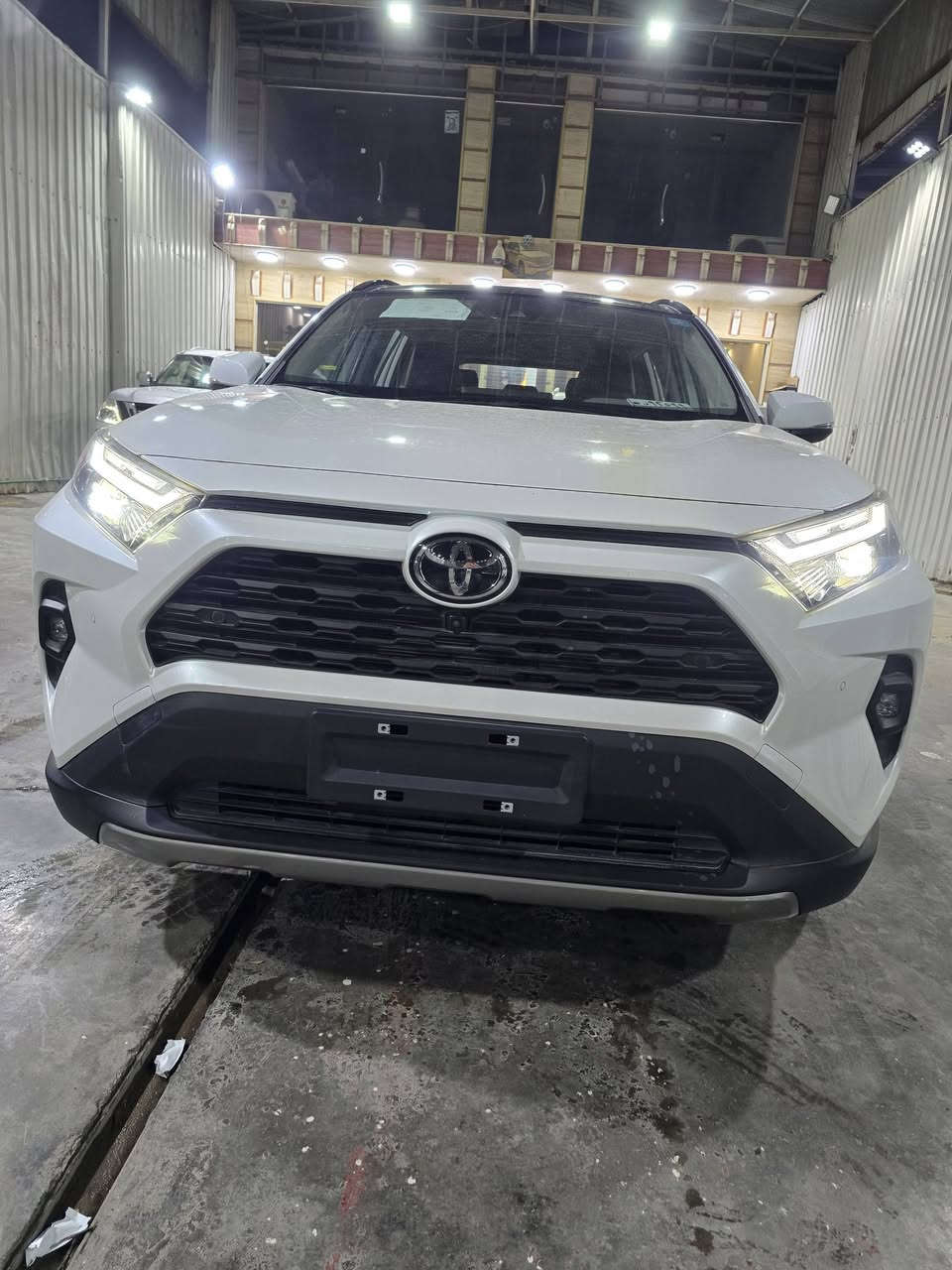 السلام عليكم للبيع راف فور 2023 زيرو وكاله اخوان انتبهوا سياره زيرو ومكفوله ومرقم كامل تحول باسمك مباشر السياره فول مواصفات للاخير بصمه وبانورما وتدفئه تبريد الكشنات وعداد دجتال واربع كامرات ودبل حساس خلف وامامي وكراسي جلد وكهرباء وردار جانبي وامامي وهواي هواي مواصفات بعد السياره رايدها ب45 مليون دينار عراقي للاستفسار الاتصال ***********
