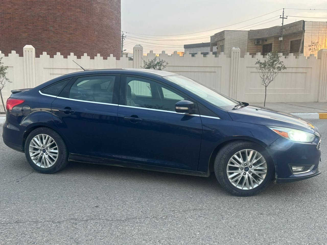 السلام وعليكم اخوان 
فورد فوكس  Titanium  2017
بصمه                                  تشغيل عند بعد 
رادارات                               تحديد مسار 
لدات ابواب                         د شبول 7 اللوان 
كشنات هيتر                        ستيرن هيتر 
كشنات كهرباء      
+ تعمير بلكامل صدر جديد زيرو 
 حشوه كير كلاج وماشات بولبرن زيرو 
نوزلات جديده  فيول  بم  + وتر بم جديد  اذانات محرك + كير جديد 
٤ تايرات جدد
ضرر السياره صندوق بارد وجاملغ خلفي وامامي بارد + باب السائق صبغ 
أ
السعر دفتر = 100 ورقه 
مكان أربيل 
الرقم ***********
