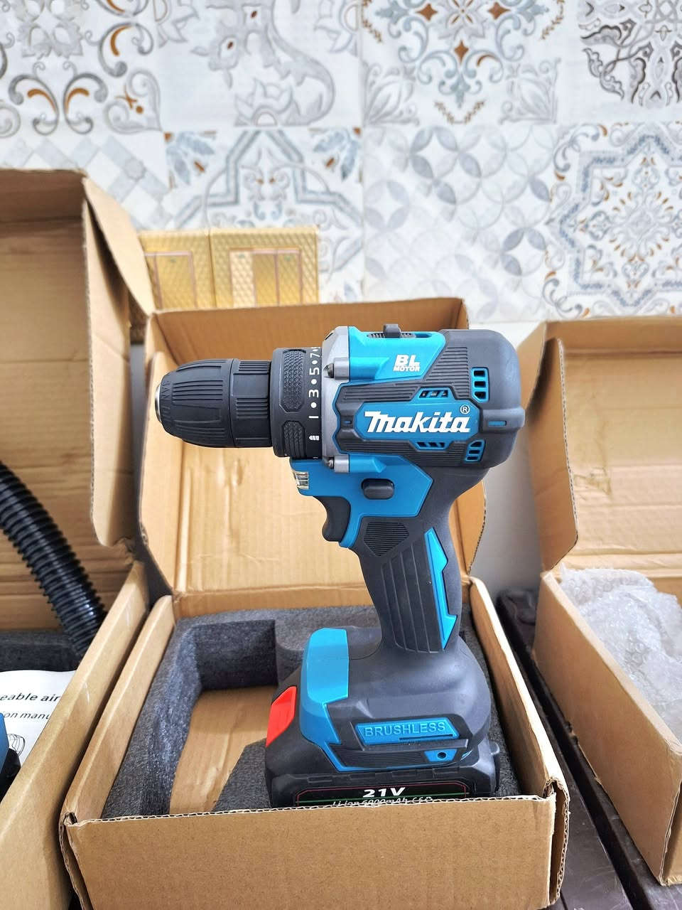 مجموعة عدد يدوية قطع اصلية
امزوون / اوربي اصلي ( ماكيتا )
1. منفاخ هواء حجم كبير 
2. دريل فتح وشد برشلس اقجم
3. دريل امباكت اقجم 3 سرع
4. راجز شحن اماكن. ضيقة
اخوان المحترمين جميع القطع اصلية

للاستفسار و العنوان
كربلاء حي السلام قرب مدارس العتبة
***********
***********
