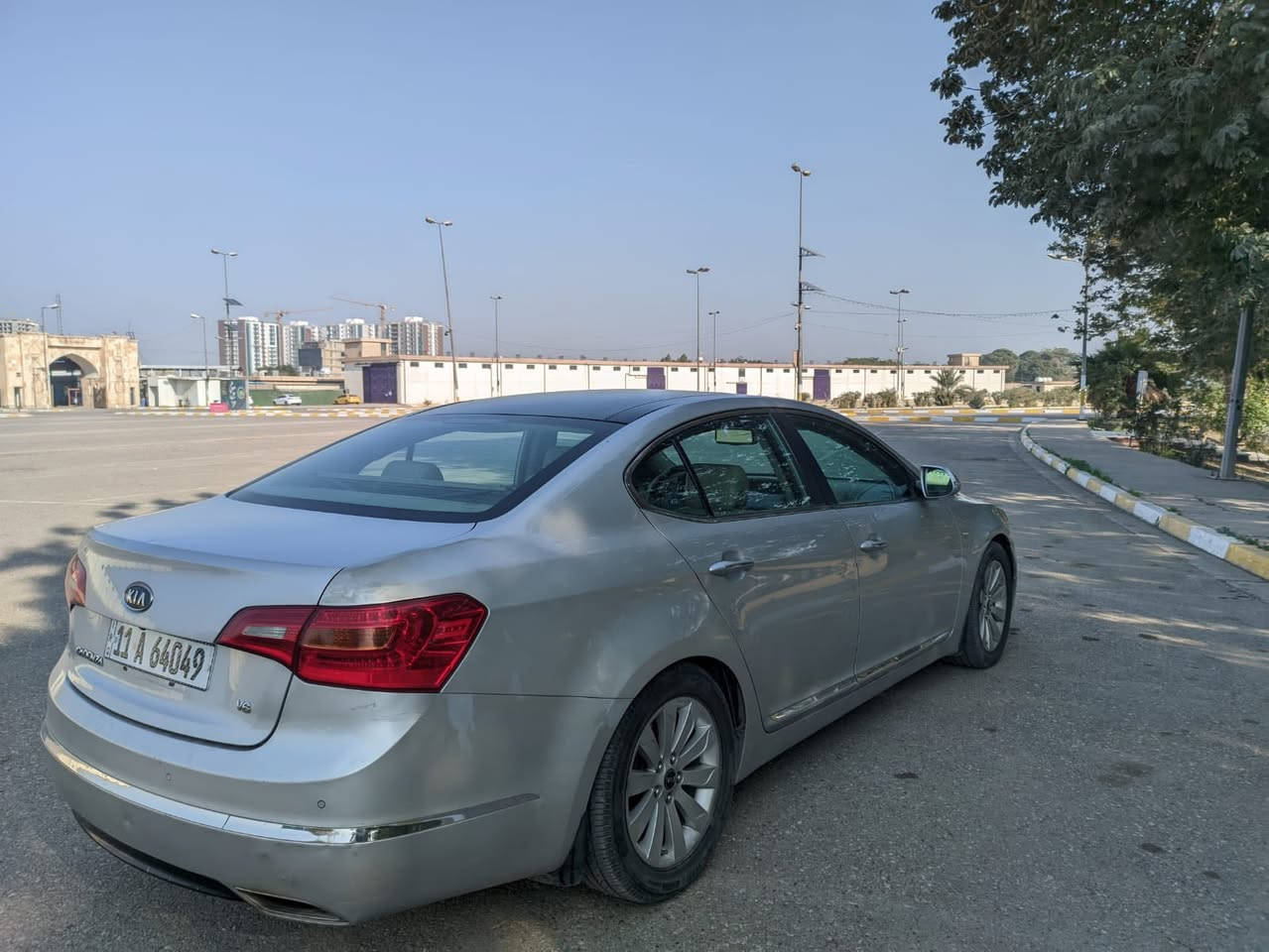 السلام عليكم 
كيا كادنزا 2011 خليجي
3500 V6 دوش
رقم بغداد وهزه  مصارلها ٧ اشهر
ماشيه 140كيلو
سونارها بل منشور
فول مواصفات
بانوراما
قطعتين تبريد
مقاعد كلها كهرباء 
 مقاعد تدفئه تبريد امامي خلفي 
برده كهرباء 
شاشه اندوريد 
صدرها جديد امامي خلفي قبل شهر شديته
منظومه احتراق جديده فيتبم وبلكات وفلاتر ودهن ومنضف جويتر وثلاجه
السياره مابيها اي نقص نهائياً بس يرادلها بوليش 
وترايك بيها للبصره 
السعر 90ورقه
مكاني الغزاليه 
***********
