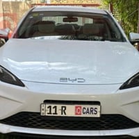 BYD بي واي دي 2025   ماشية 4 الف كيلو  بحالة الوكالة   لون ابيض  ب90 ق...