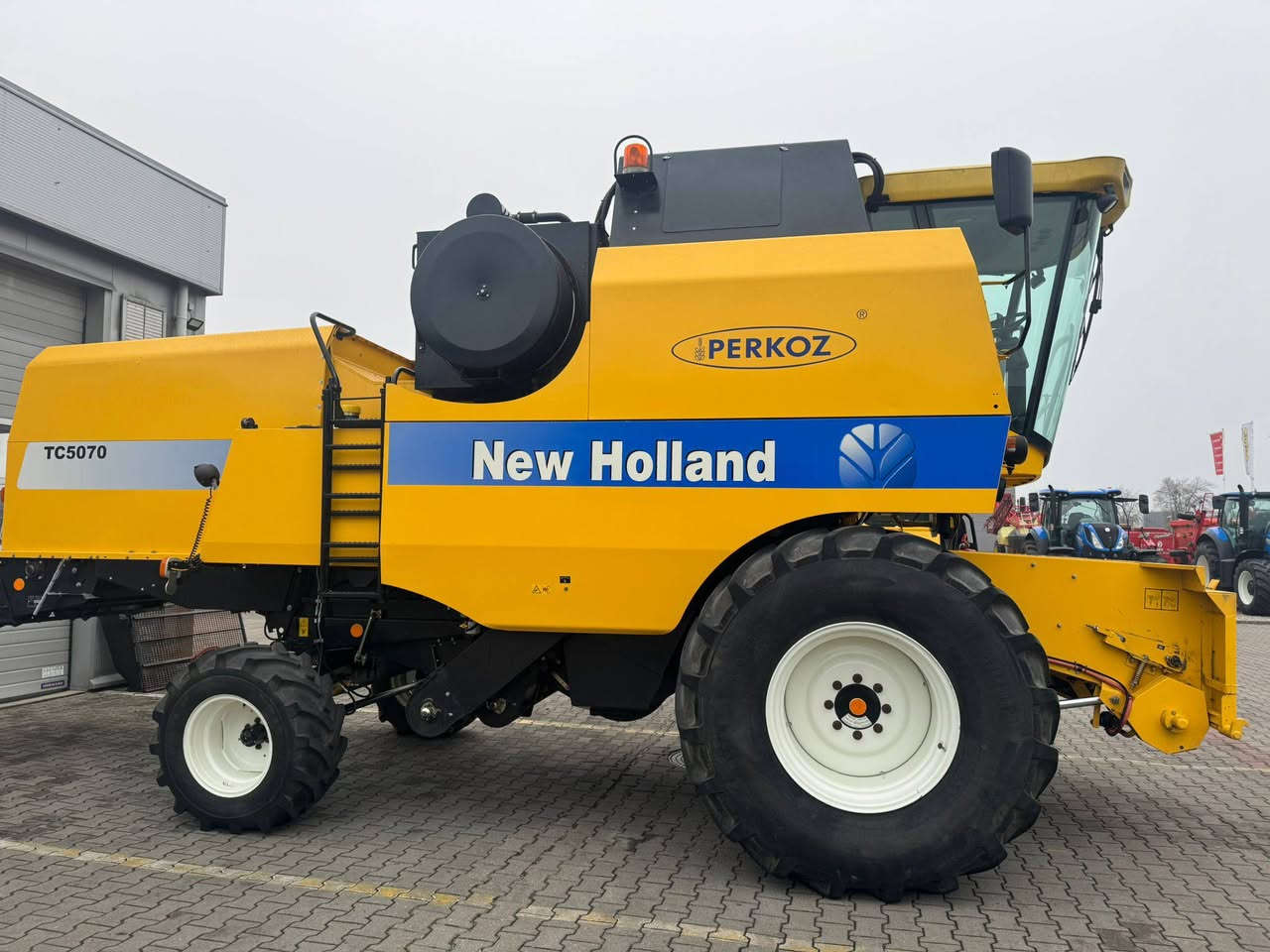 Newholland tc5070
موديل 2009
مشتغلة 1300 ساعة فقط
(5 بلم دبل دبل درام هايدرو طبلة 15 ) 
تاير حرفش فول مواصفات كفالة عامة شرط من كل شيء
مكان الحصادة أوربا ❗
مدة الوصول من 20 إلى 40 يوم بعد الحجز 
بدون حجز مابيع ❗ 
للاستفسار خاص أو  3197010285034+


**إذا كنت صاحب هذا الإعلان وتريد حذفه لأي سبب، رجاءا أرسل رسالة إلى الدعم الفني**
