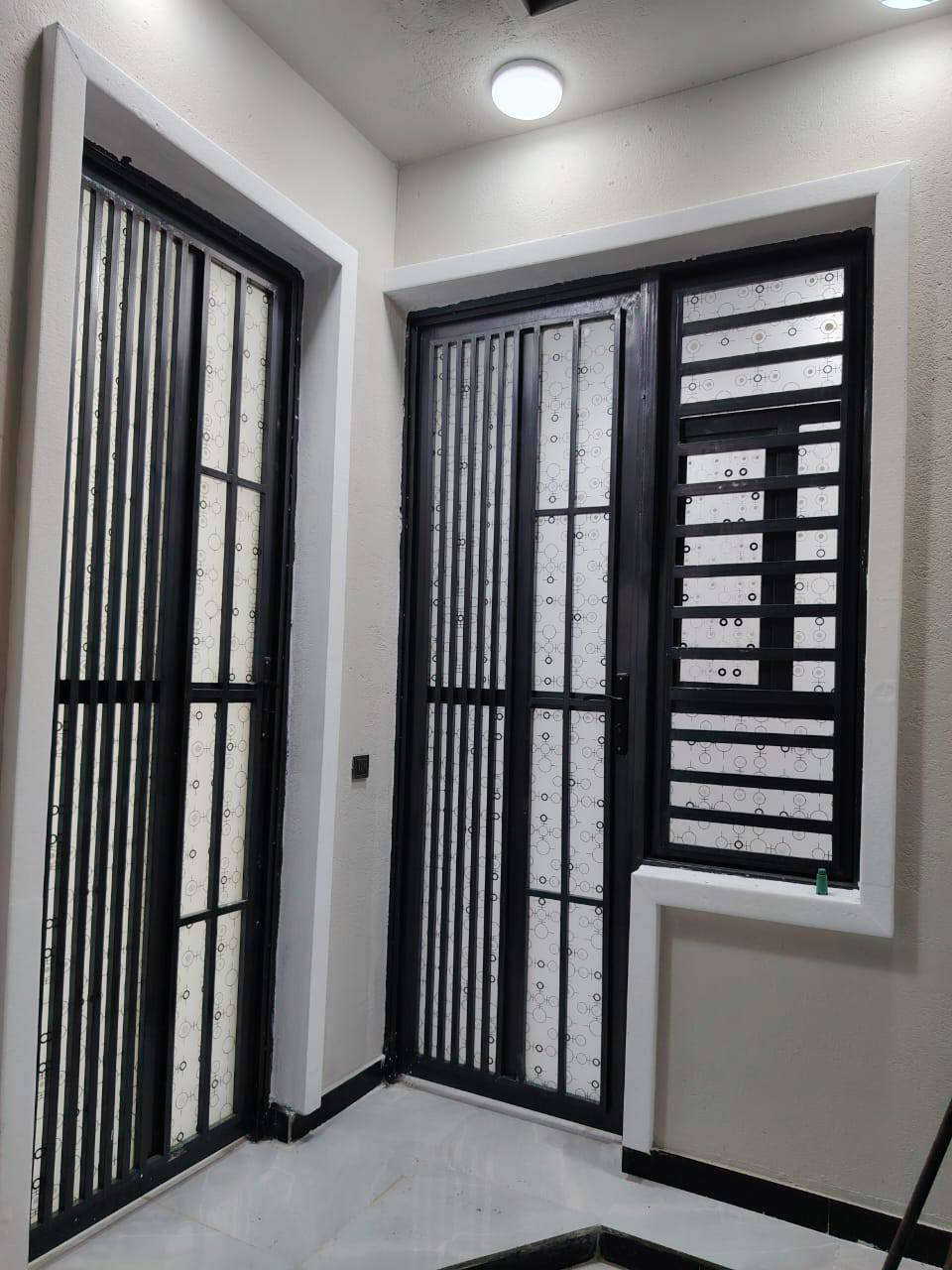 غرفتين +صاله+صحيات خارجيه وداخليه+ديوانيه +مطبخ

المساحه 125متر

الستفسار:***********
