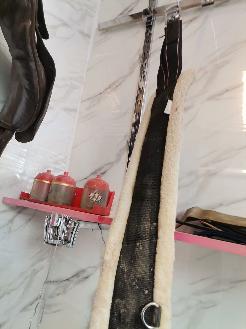 السلام وعليكم متوفر سروجة خيل العنوان ديالى ناحية كنعان الاستفسار على الرقم ***********
