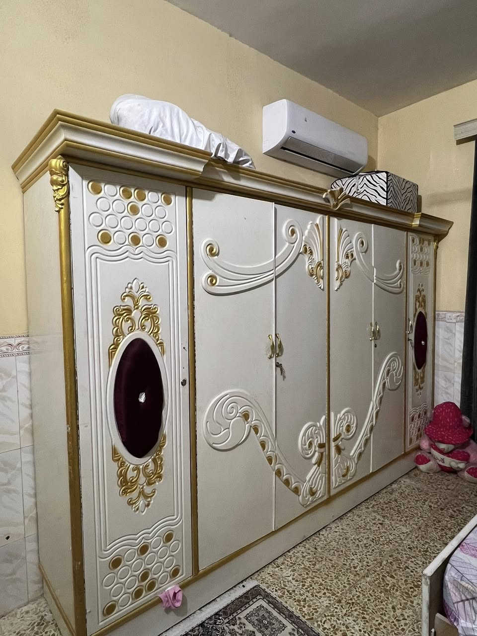 غرفه اخشاب عراقي مرتبه حيل و نضيفه و سعرها مناسب كامله ما بيها نقص للتواصل ***********
