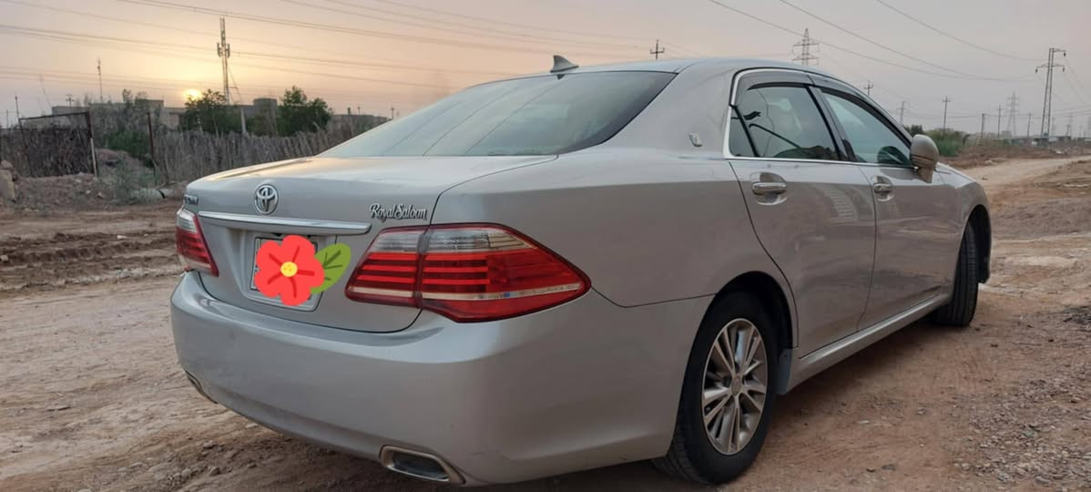 السلام عليكم ورحمة الله 
كراون حوتة موديل 2010 أصل عتبه وتكم 
رقم انبار مشروع وطني قرار 48 باسمي مكاني بالكوت 
جنطه شفط 5 بصمات 
لايت دوار 
بگلايت كريستال 
محرك 2500 cc گير 6 نمر 
تحوير نجف سياره جاهزه 
گصة قماره موس بس من بره التكم 
والتكم الوسطيه مكفوله 
السعر128$  بيع مستعجل 
للتواصل ***********
