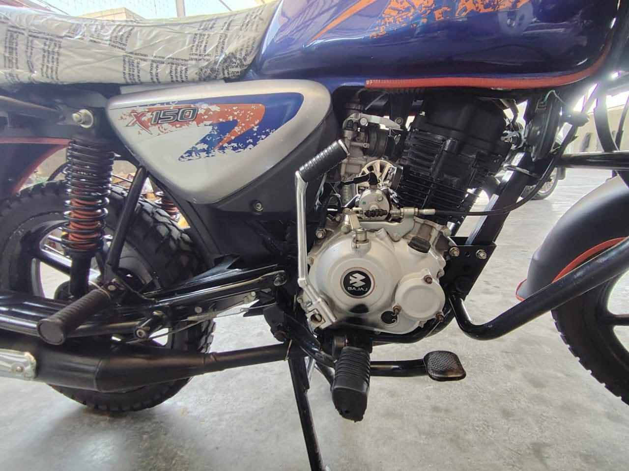 دراجه بوكسر موديل 2022 شهر ال 10 داخله ع 2023 دراجه مرقمه تحويل ثاني يوم الدراجه  نضيفه شوفه عينك الدراجه مجفته تجفيت شركه الدراجه لا تبخير لا نضوح وصوته ناعم كلش بيها ثنين زنون خارجيات وثنين هورن سيدان الدراجه ولا غلطه السعر2000 وبيها مجال للشراي مكاني بغداد وهذه رقمي *********** بغداد, العراق
