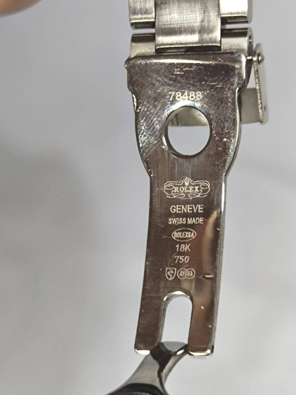 ⌚دايتونة (باندا) وارد أوروبي DHL
تحفة فنية
 مصممة لرجال الاعمال
مكينة كوارتز ناعمة نظام كونكراف
هيكل ستانلس ستيل مع طوق نيكل روم لامع مع كتابات حفر
 (ستوبوج)جميع السناتر شغاله
 ميناء مميزة بالون (رصاصي) مزودة بمنفذ تاريخ 
 الزجاج معدني ضد الخدش
مقاومة المي وغبار 
دبل قفل مختم

السعر  :- 35 الف ع اول تم
للحجز والاستفسار يرجى مراسلة الصفحه


**إذا كنت صاحب هذا الإعلان وتريد حذفه لأي سبب، رجاءا أرسل رسالة إلى الدعم الفني**