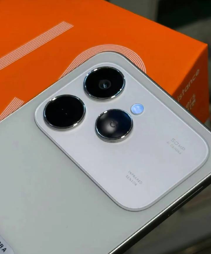 تكنو سبارك 40 جديد بعده بلباكيت 
 سعره 200عنواني بغداد الدوره 