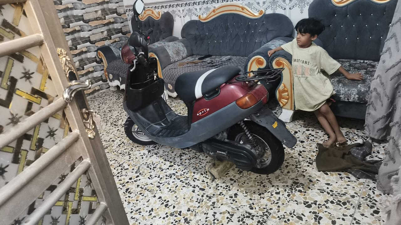 سلام عليكم دراجه بطه للبيع ما مفتوحه فقط كابريتر تجاري يعني تبدله سلف هندر كله شغاله سعره375 لعنوان حي ور الشعب ***********
