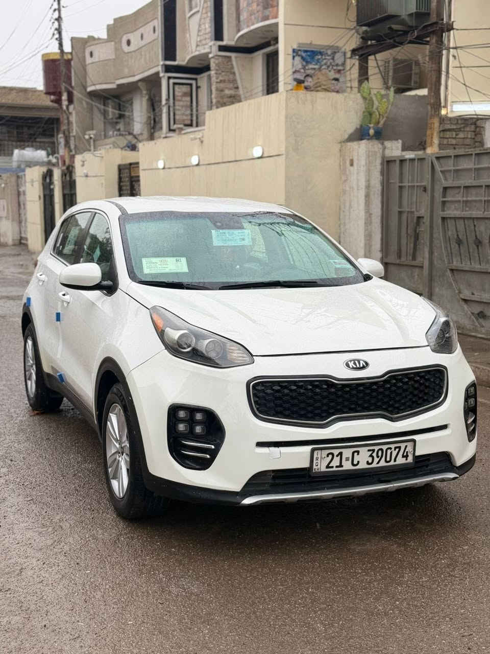 للبيع كيا سبورتج موديل 2017 لون ابيض حادث السياره بنيد بدون دواخل ولباقي لا صبغ  ولا شخوط ولا تكحيل ولا تبديل بشرط السونار شواصي ولغود مكفولات كير ومحرك 2400 رقم شمالي الدولي الجديد ب اسمي تريد تحويل وكاله ثاني يوم هزه وفحص جديده سنويه جديده  يعني سياره ما عوزها مصرف ربع دينار جاهزه تخم تايرات جديد صدر جديد سياره مال بيت ع ايدي وما بيها نقص جاهزه داخل لونين بيجي واسود شاشه كبيره وكامره فول تحكم ستيرن كشنات تتفئه فورويل سبايدرات بلاديه جهتين كروز مثبت السرعه مانع الانزلاق قطعتين تبريد مركزي منفصل نضام صعود ونزول منحدرات مود درايف ثلاثه انضمه قياده سبورت وسمارت وايكو اقتصاد البانزين وبعد بيها مواصفات اكثر / مكان السيارة بغداد-الرصافه  للاستفسار الاتصال على الرقم***********وبيه واتساب#السعر_148مجال بسيط
