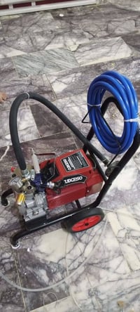 مرحبا شباب عندي مكائن رش مال حيطان على فحص ابو ساعه سعره ٣٢٥الف اكو تو...