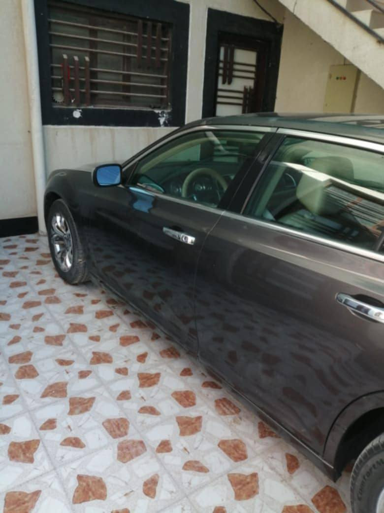 ٢٠١٣ موديل
خليجي دواخل عسلي جلد
كفالة كص وضربة وعشاير ونتربول
تدفئة بالكشن ستيرن كهرباء 
كير طيارة شاشة جبيرة
ايرباگ سليم وكل الكهربائيات شغالة 
تبريد ثلج وطخم تاير وباتري نظاف كلش
ارقام وسنوية وهزة متومة ع رقم الشاصي شغل درجة اولى   
السعر ٨٥ وبيها مجال كلش قليل .
مكانها البصرة حي المهندسين .

***********
