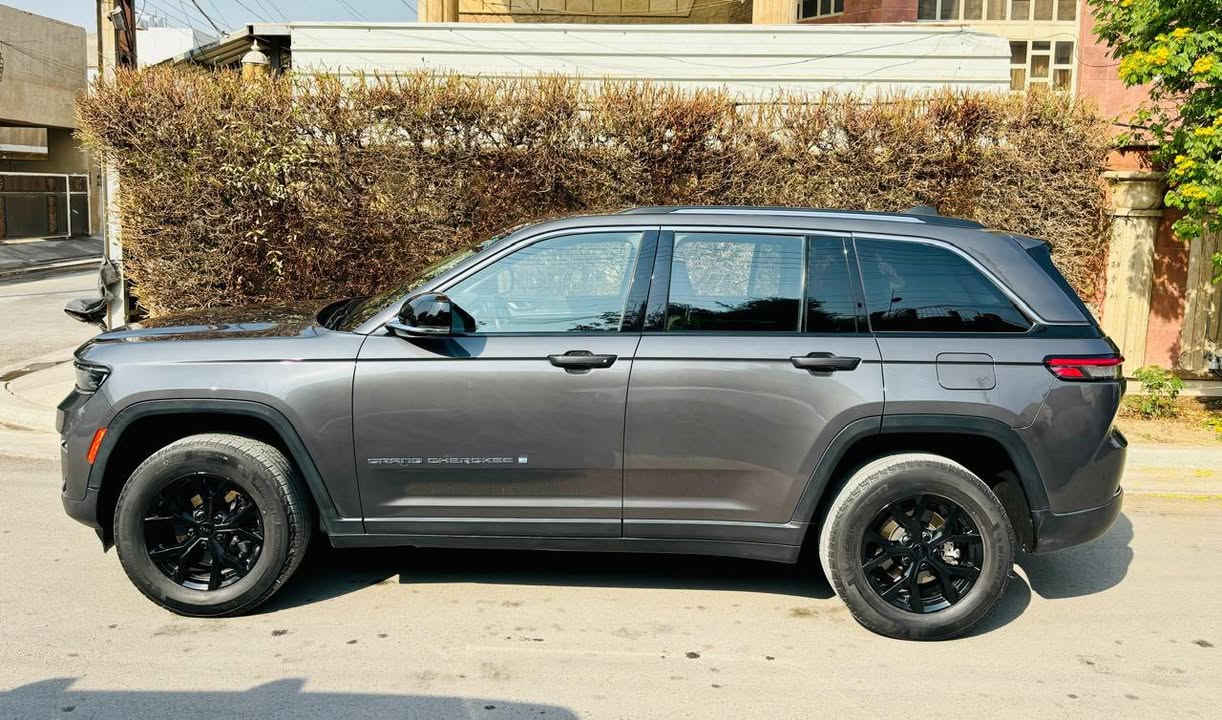 السلام عليكم 
جيب لمتدد موديل 2022 
5 راكب قصيره ماشيه 72 الف 
(رقم بغداد سنويه باسمي )
وارد امريكي مكفوله كفاله عامه او صور امريكا موجوده بل منشور دعاميه اماميه مفتوحه او نفسه راجعه او ع فحص وين ميحب المشتري السياره كلش جديده او ما بيه اي نقص 
مواصفاته :- بصمه ،كشنات جلد ،شاشه كبيره، حساس خلفي ،رادار امامي خلفي جانبي، جنطه كهرباء. كشنات كهرباء .تحديد مسار .اوتو ستوب .لد امامي خلفي .لايت زينون عالي ناصي ،دشبول ديجيتال 
مكان السياره المنصور 
السعر (285) ورقه 
***********
