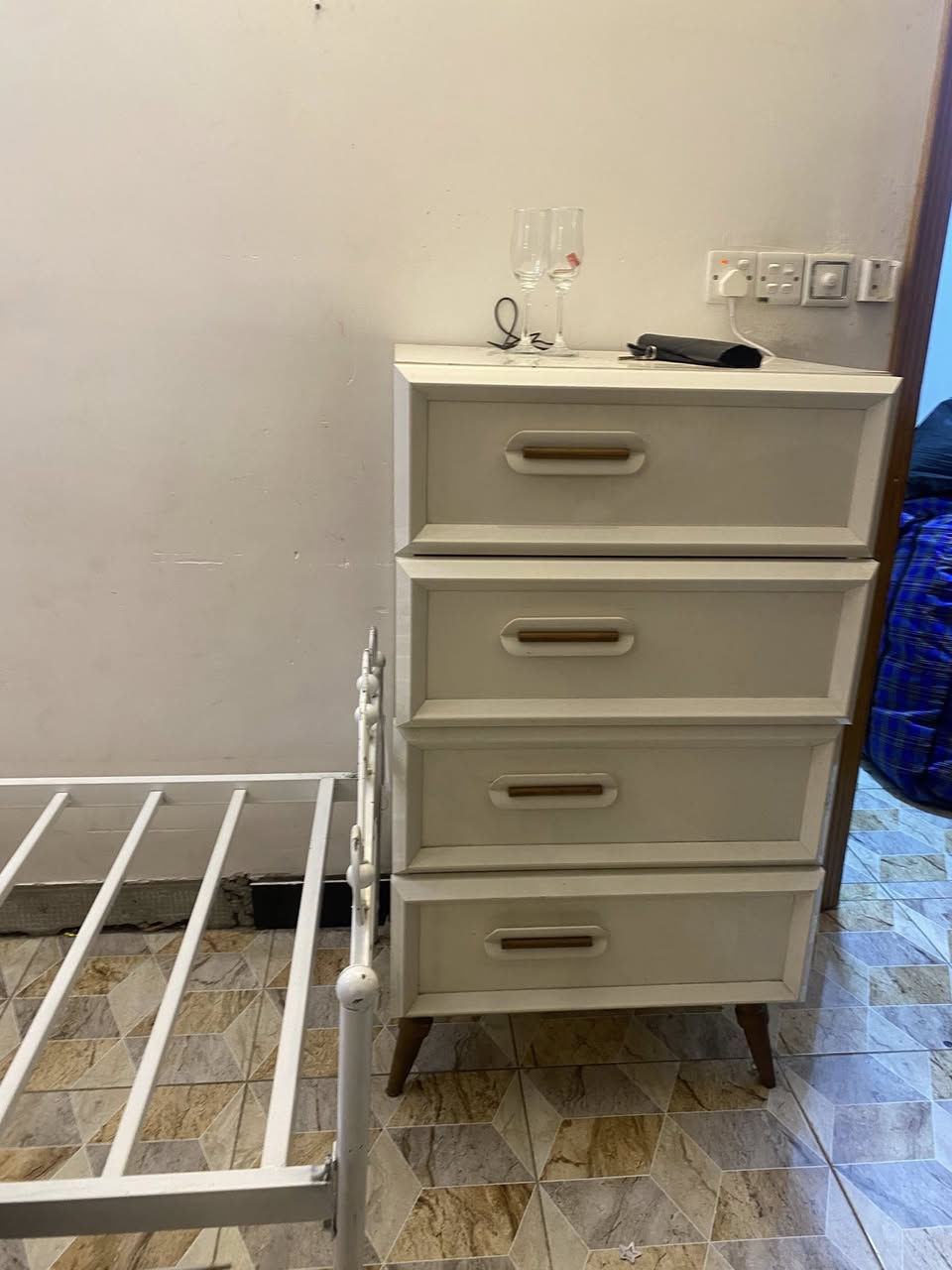 غرفة نوم ماخذيهه من ايدول سعرها ٨٥٠ ٧ قطع مستعجلين ع بيعتها


**إذا كنت صاحب هذا الإعلان وتريد حذفه لأي سبب، رجاءا أرسل رسالة إلى الدعم الفني**