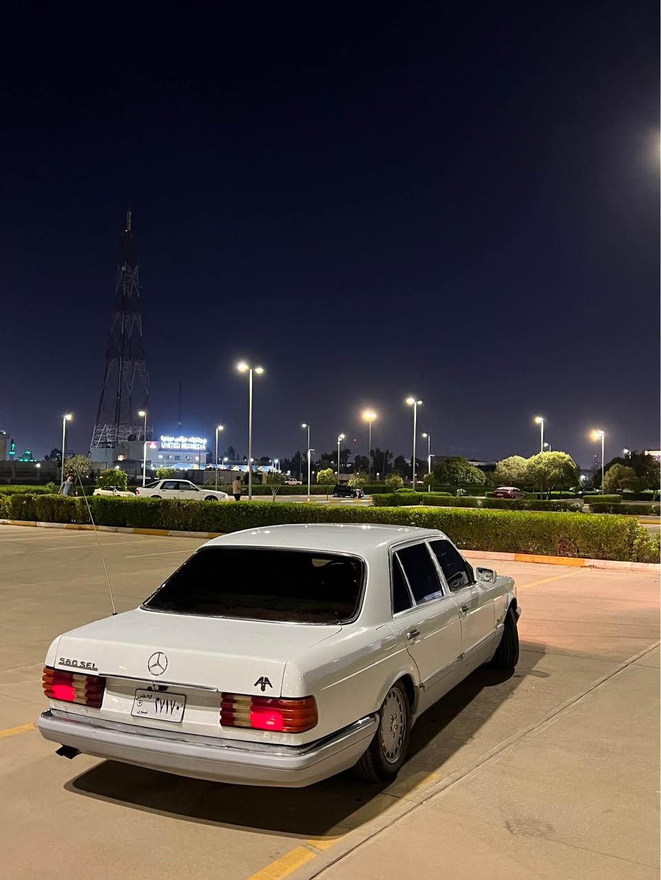 مارسديس رياسي لارج ده رگا گه وره گير و مه كينه به طه ره قه م موسل به شه رتي ئه وه ليات ده يفرؤشم 
*********** أربيل, العراق
