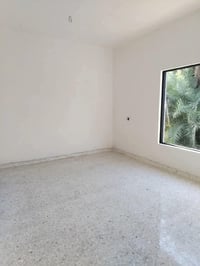 كادر جص وبياض متفرغ حاليا  الكادر متكون من ٤ خلفات  شغل درجه اولى  مسا...
