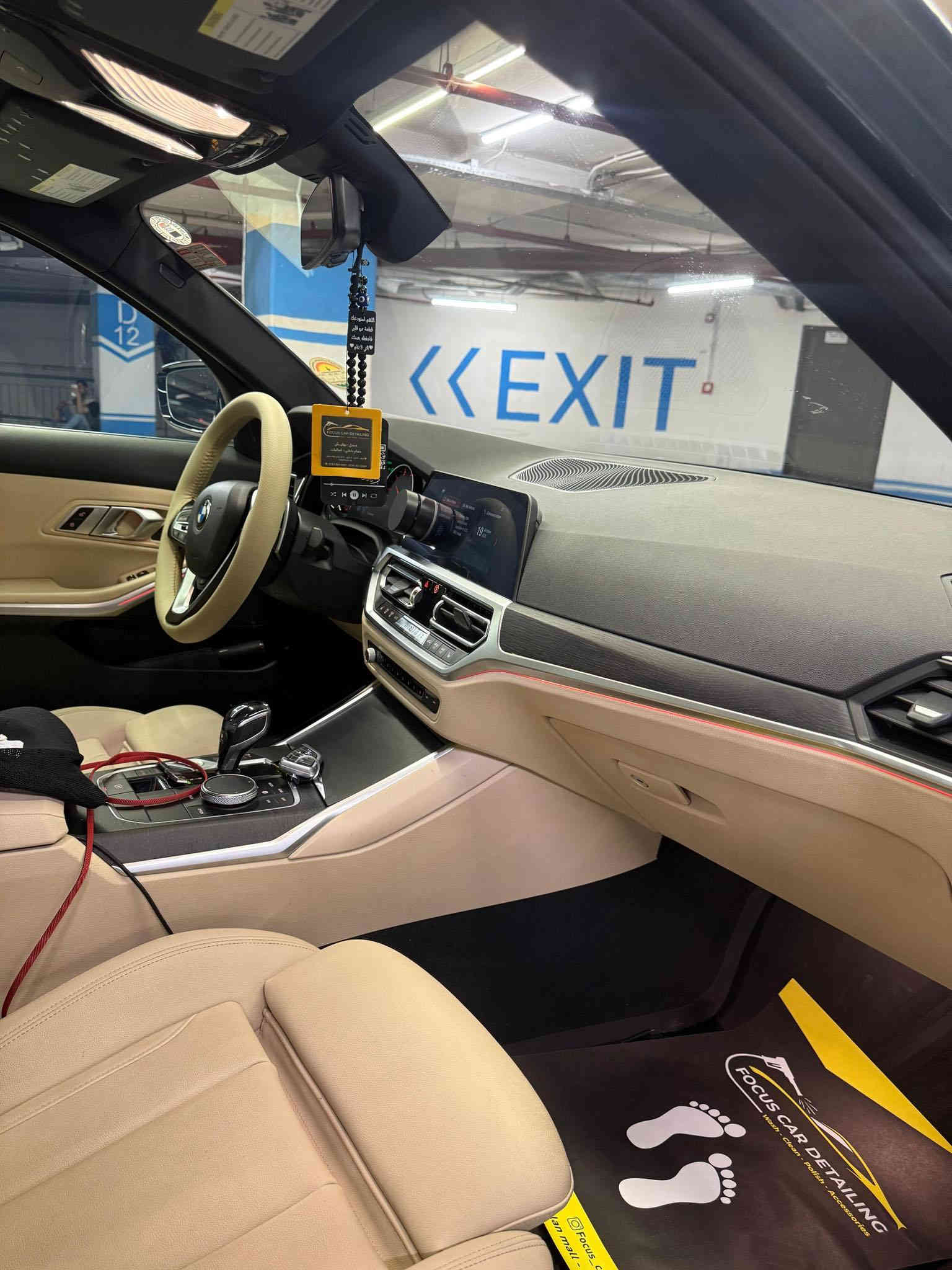 ‏Bmw 330i xdrive 2020 ( مكانهة بغدادد) 

مواصفات 330i xdrive معروفه فول بس مابي داتاشو و كيج الكتروني باقيات فول 

وارد امريكى 
حادثهة بس كلير باب السائق من امريكا عدا كلشي مكفول بالسيارة  موضح بالصور هم 
دعامي لدعاميه بشرط 
كير محرك كهربائيات بشرط
ماشية فقط90 الف كيلومتر حقيقي

سعر/ 238 بي مجال بسيط 
مكان سياره / بغداد 

***********
