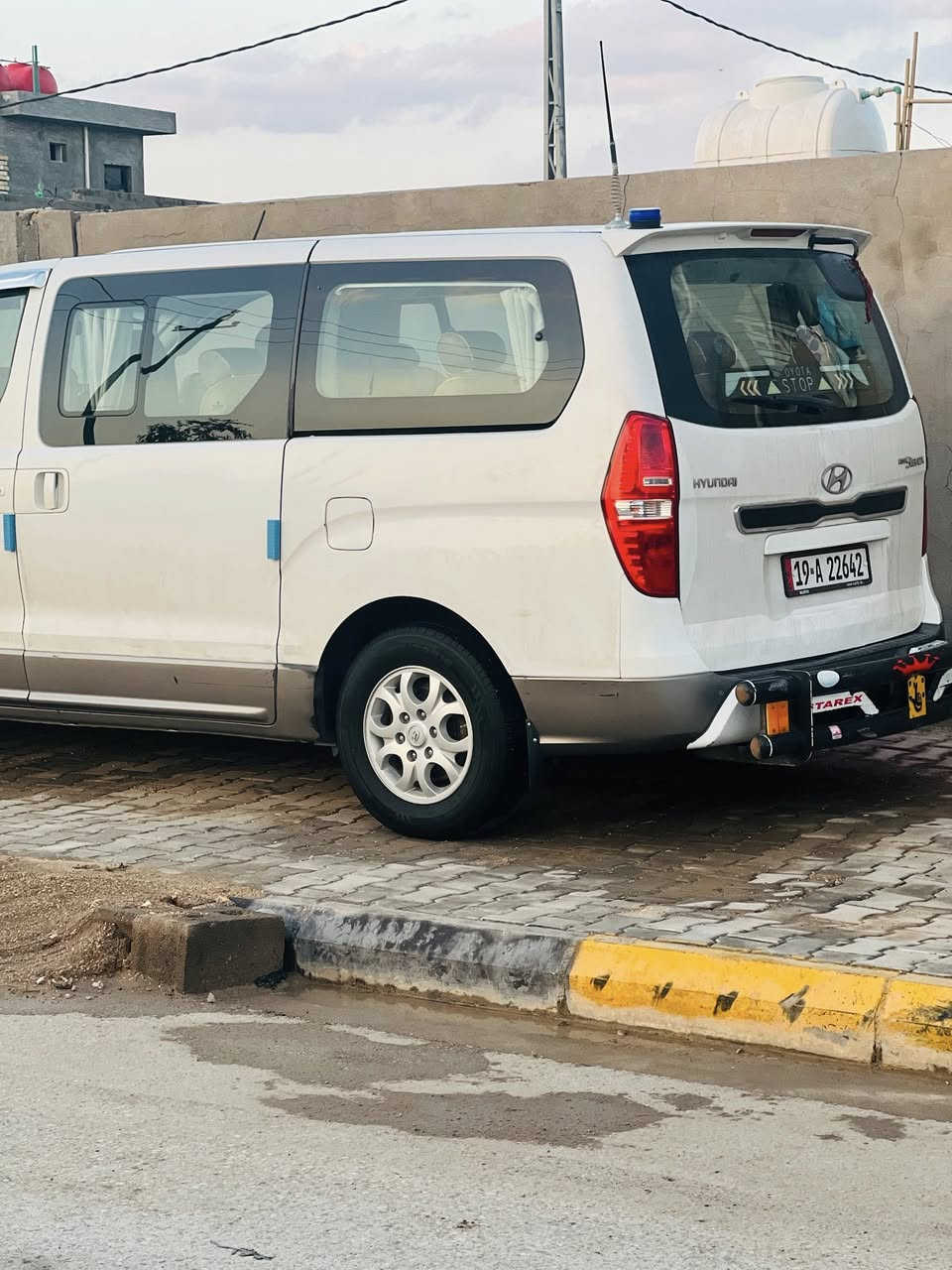 السلام عليكم ستاركس ٢٠١٦

تبريد كفاله وثلج 
راديتر جديد الأصلي 
قوايش بره وجوه اصلي مبدله جديد 
تخم تاير جديد 
دعاميه+شباك نحله جديد+ بلوجكترات جديد 
درع خلفي 
اكسن كفاله وجديد 
مكينه جديده مبدله قبل فتره ولا تنقيص ولا بخار 
سفريات جديده 
بردات تفصال بيهه 
كشرهه نظيف مثل مابصور والفديو 
رقم كربلاء دولي 
تنته مغلف نايلون 
سطاب أشاره بيهه خلفي 
سياره رايدهه ١٨٥
بيهه فقط باب سايق بيه دعجه

سياره كامله ومال جناي ليريدهه يتصل 
 ***********
