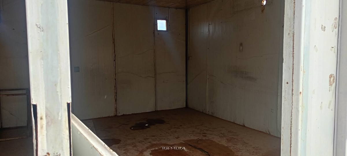 كرفان للبيع الطول سبعه متر وعرض خمسه متر يتكون من غرفتين متكامل فقط نقص ابواب وربيه ضد الشعر الصفاح والصقف السعر الخاص او التصال بي ***********
