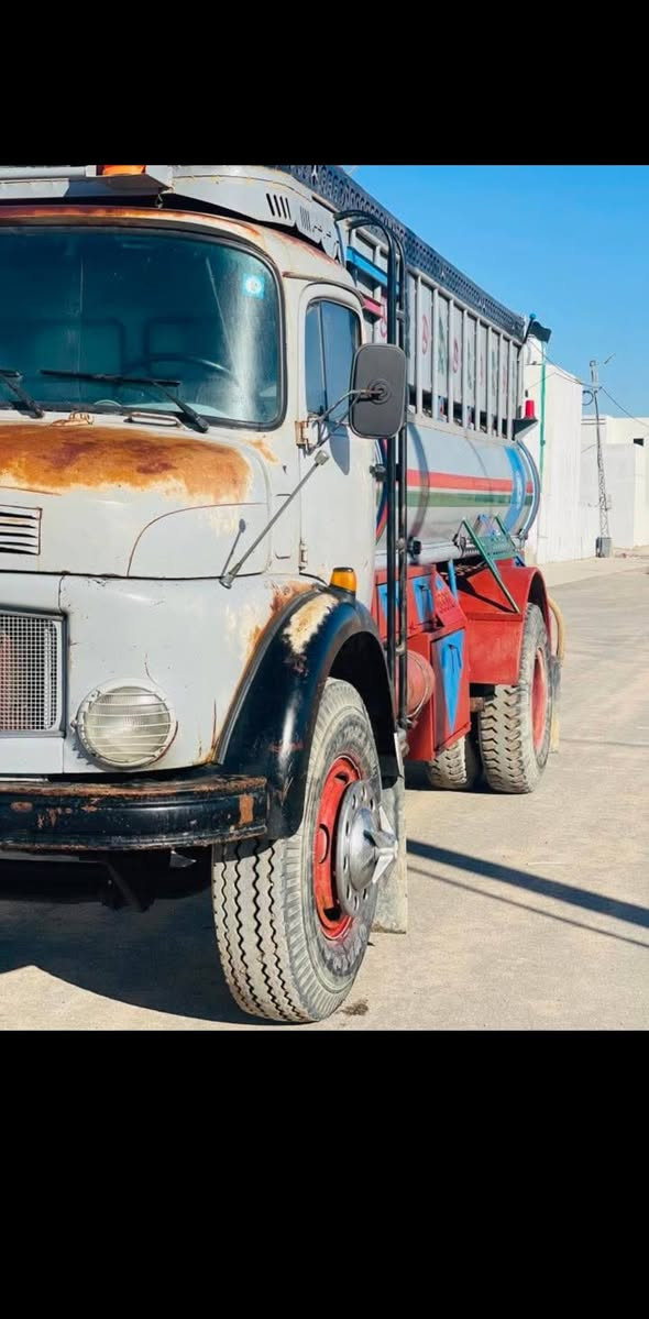 سلام عليكم ابو ردين عشراوي موديل 82وضع شركه محرك ستندر سوبر مامفتوح كير ع شرط شاصي بلادي وضع شركه قطره صبغ مابيه تخم تاير تانكي جديد رقم انبار مكان نجف /الاستفسار اكثر اتصل ***********
