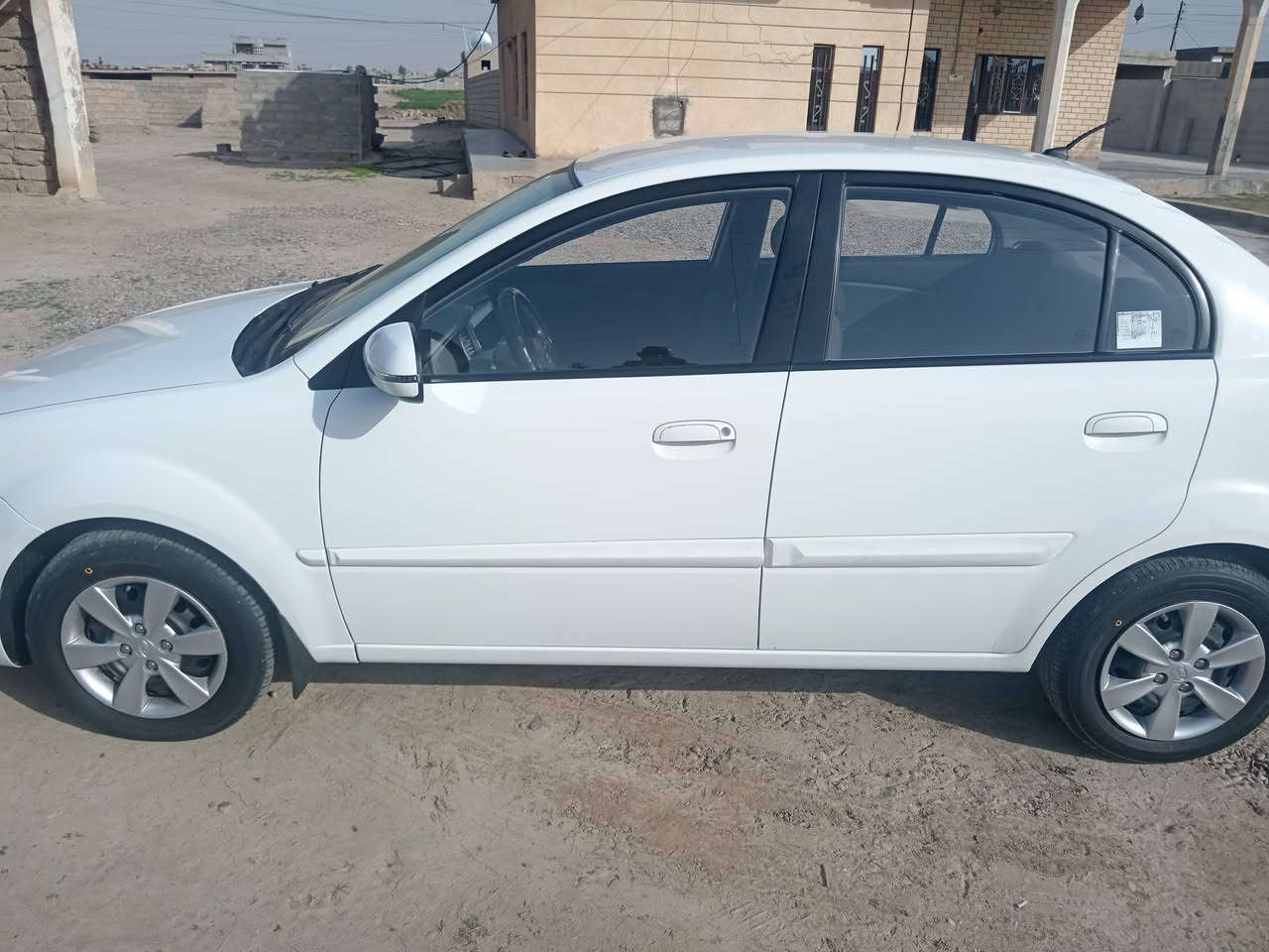 كيا ريو موديل ١١ رقم سليمانيه سنويه جديده فول ماشيه ١٥٠ فول اتوماتيك تحكمات اشاير بالمري السعر ٨٣ وبيه مجال رقم الموبايل *********** العنوان الشرقاط الساحل الايسر قريه شاطي الجدر
