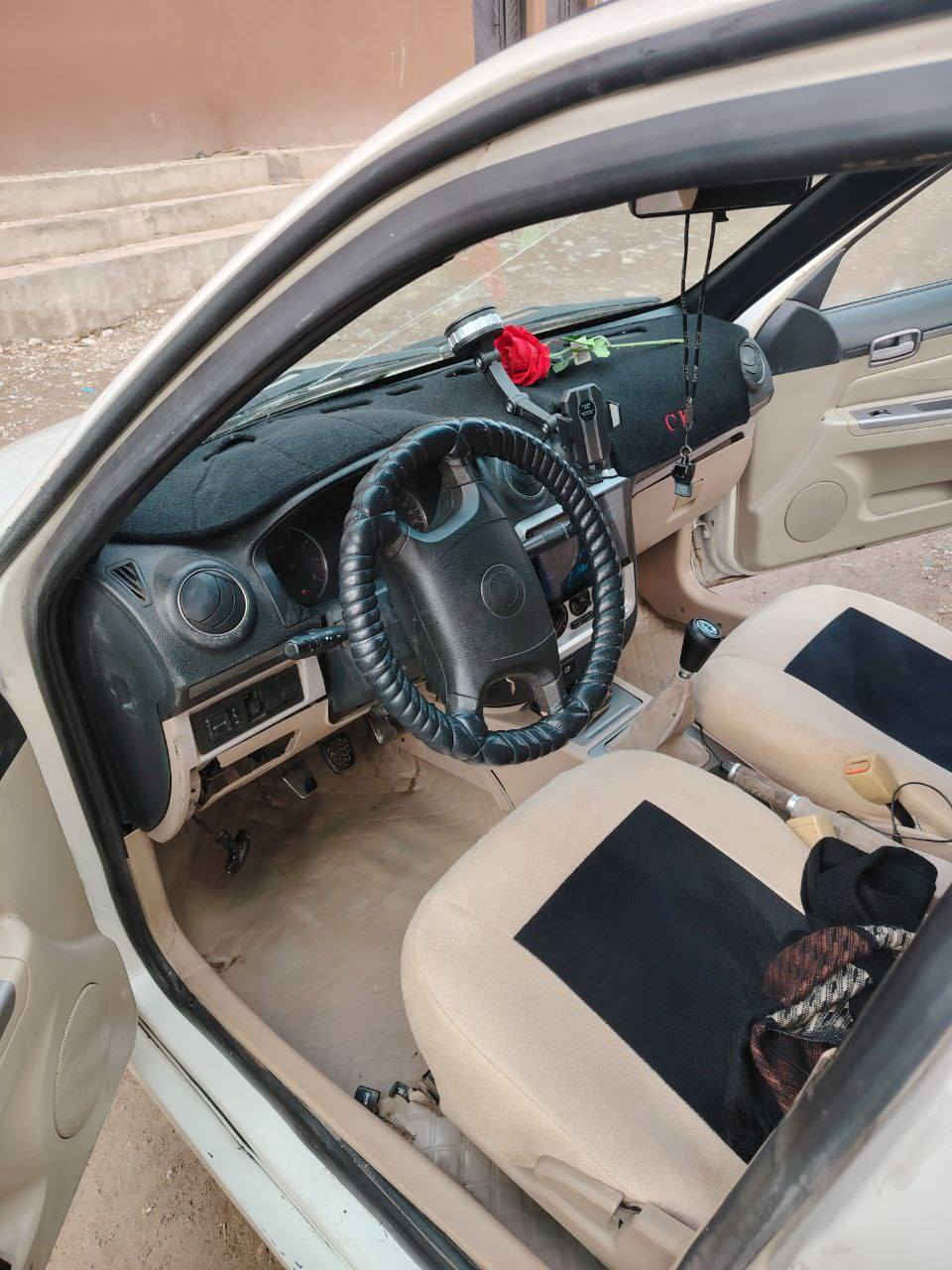 1 / سيارة سي كي ابيض
2/ قصة قديمة داخل لونين 
3/ السيارة بيها صبغ 3 قطع 
الي هيم بابين وبوند 
4/ تبريد تدفئة شرط 
5 / كهربائية كلها شغالة 
6/ كابون بانزين جديد 
7/ محرك كير شرط 
8/ رقم نينوى 
9/ السعر 37  وبلا زحمة ماتفيدك لاتكسر بيها وشكرا جزيلا للجميع 

مكان السيارة موصل / الأيسر
رقم الهاتف ☎️📳☎️***********
