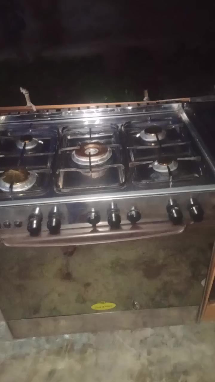 سلام عليكم
للبيع طباخ كريازي مصري  شغال على فصح

للتواصل فقط على رقم الهاتف

***********
