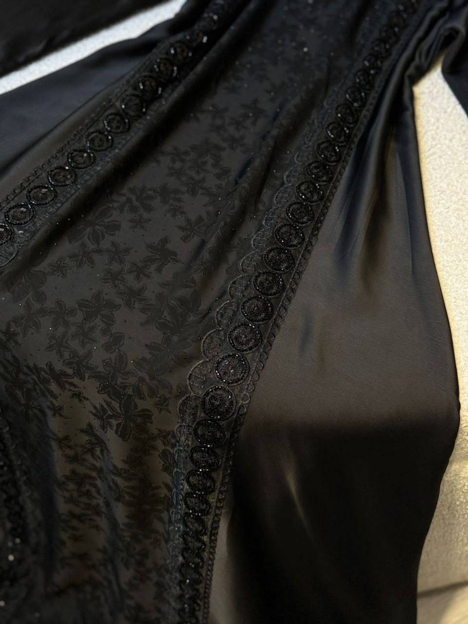 دشداشه جميله بكل تفاصيلها 
القياسات L...xl....2xl
السعر 17000
للحجز والاستفسار يرجى مراسله الخاص ✅


**إذا كنت صاحب هذا الإعلان وتريد حذفه لأي سبب، رجاءا أرسل رسالة إلى الدعم الفني**