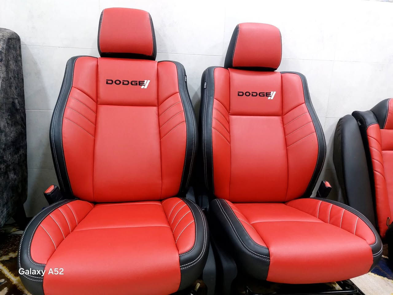 كشنات جارجر للبيع جدد ممشدودات بسيارة دوشمة درجة أولى السعر ٥٠٠دولار بغداد حي العامل 
*********** بيع فقط بدون مراوس
