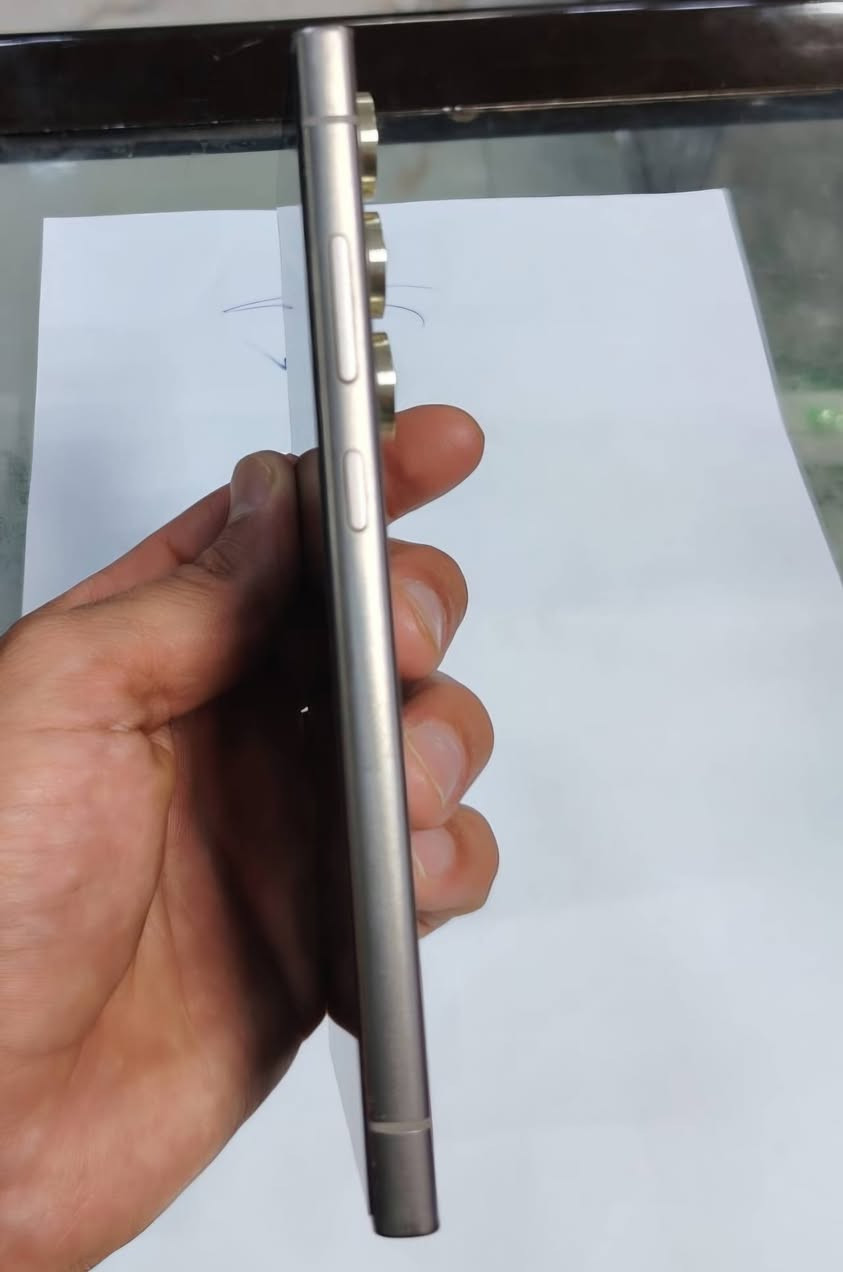 سامسونك S24 ultra نظيف اخو الجديد نظافته 95% ملحقاته كاملة  بي ملاحظة بسيطة الكلاس مالته بي فطر للبيع او مراوس حسب القناعة السعر 925 وبي مجال،
العنوان:  الفلوجة


**إذا كنت صاحب هذا الإعلان وتريد حذفه لأي سبب، رجاءا أرسل رسالة إلى الدعم الفني**