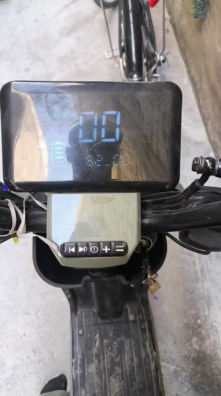 سلام عليكم دراجه للبيع R9 نضيفه كلشي مابيها مكاني بغداد دوره ابو دشير سعرها 450 الاستفسار على الرقم ***********
