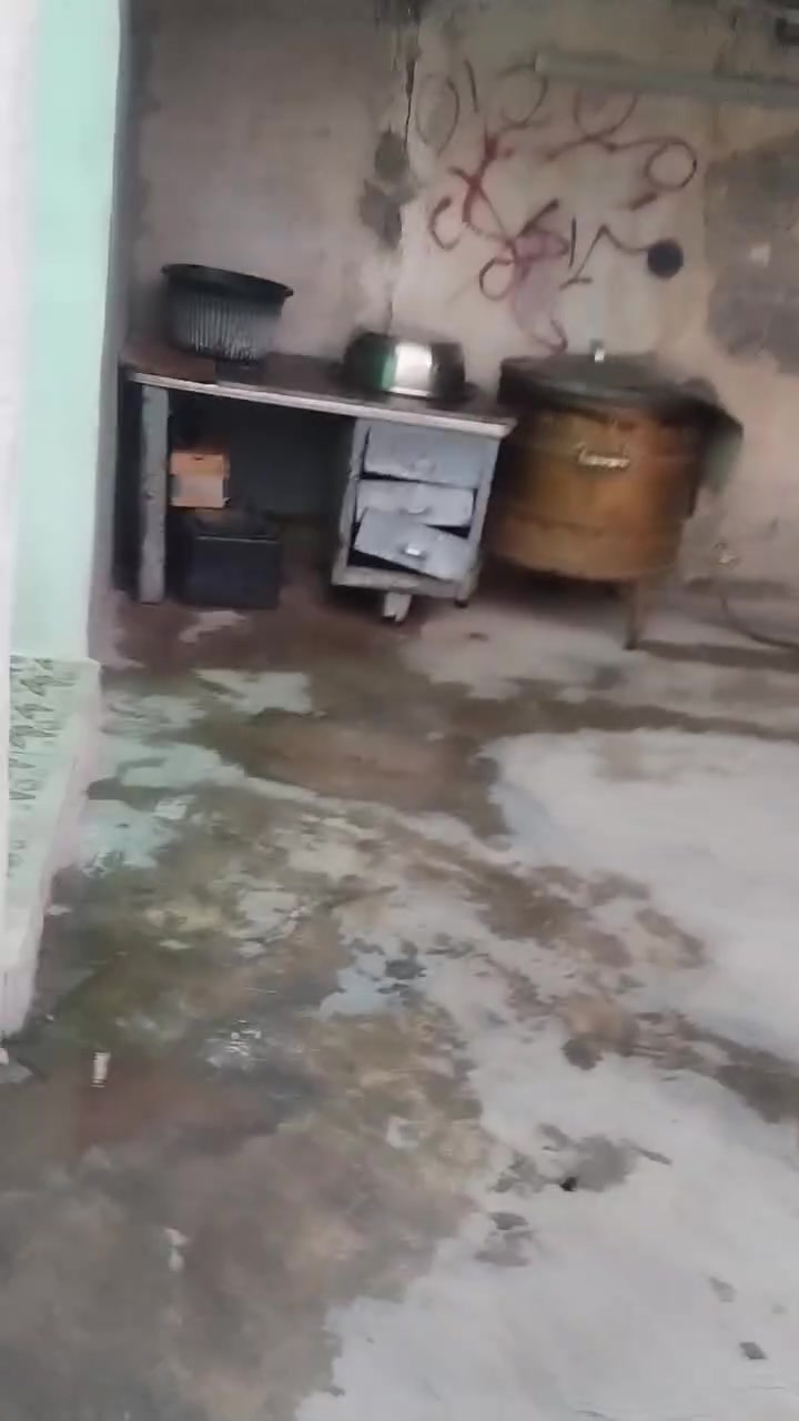 بيتين للبيع طابو باسم شخص واحد  واجهه ١٥ ونص نزال ٢٢ ونص البيت الاول بناء جديد والثاني بناء قديم صالح للسكن وبي بناء طابق ثاني هم العنوان حي الواسطي خلف جامع الجبوري بالضبط للاستفسار التواصل او الاتصال على الرقم ***********
