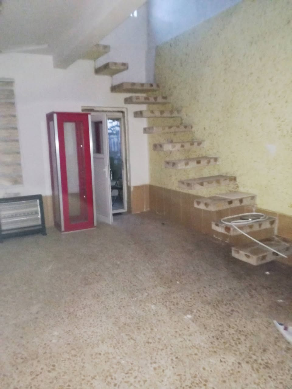 بيت فى حي الوفاء  100متر لايجار أو بيع كلش نظيف يبعد عن الشارع العام فرع واحد قريب على فلكه سلام جامعه وفاء للستفسار وات ساب ***********
