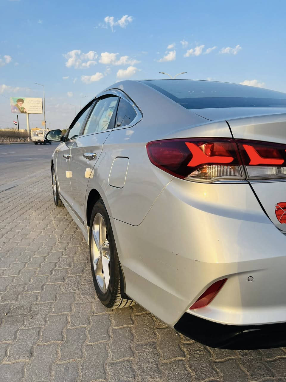 للبيع. سوناتا موديل 22 وارد كوري كفاله عامه من كلشي  رقم بصرة بسمي  فول مواصفات عده البصمه  السعر 180 وبيه مجال قليل حك الجيه  ***********
