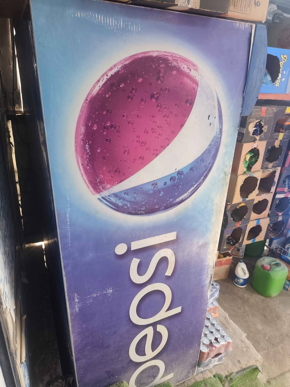 عارضة بيبسي بابين للبيع بيها ليك فقط الباقي نظيف 
اريدها 400 مكاني أبي الخصيب 
*********** البصرة, العراق
