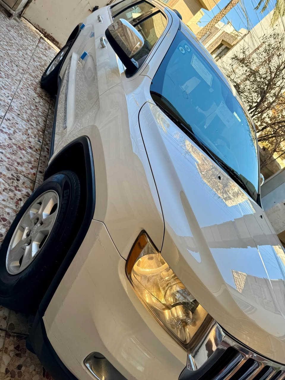 السلام عليكم جيب 2011 للبيع وارد امريكي السيارة كلين تايتل بدون حادث بدون غرق بدون كلشي وتقريرها موجود صار بيها منورة التحميل شوية صبغ بل تكم محدد بل صور بدون دواخل بدون معجون بدون ايرباك بدون كلشي بسبب التحميل السيارة جديد جداً رقم بغداد مميز السيارة شادلها قبل اسبوع صدر ب٧٠٠ الف وتخم تاير جاهزة من كل النواحي موصفات كشنات كهرباء بصمة شاشة كبيرة كامرة خلفية حساسات وباقي الموصفات المعروفة كير مكينة خير من الله السعر 157 وبيها مجال حك الجية المكان بغداد السيدية رقمي *********** بغداد, العراق
